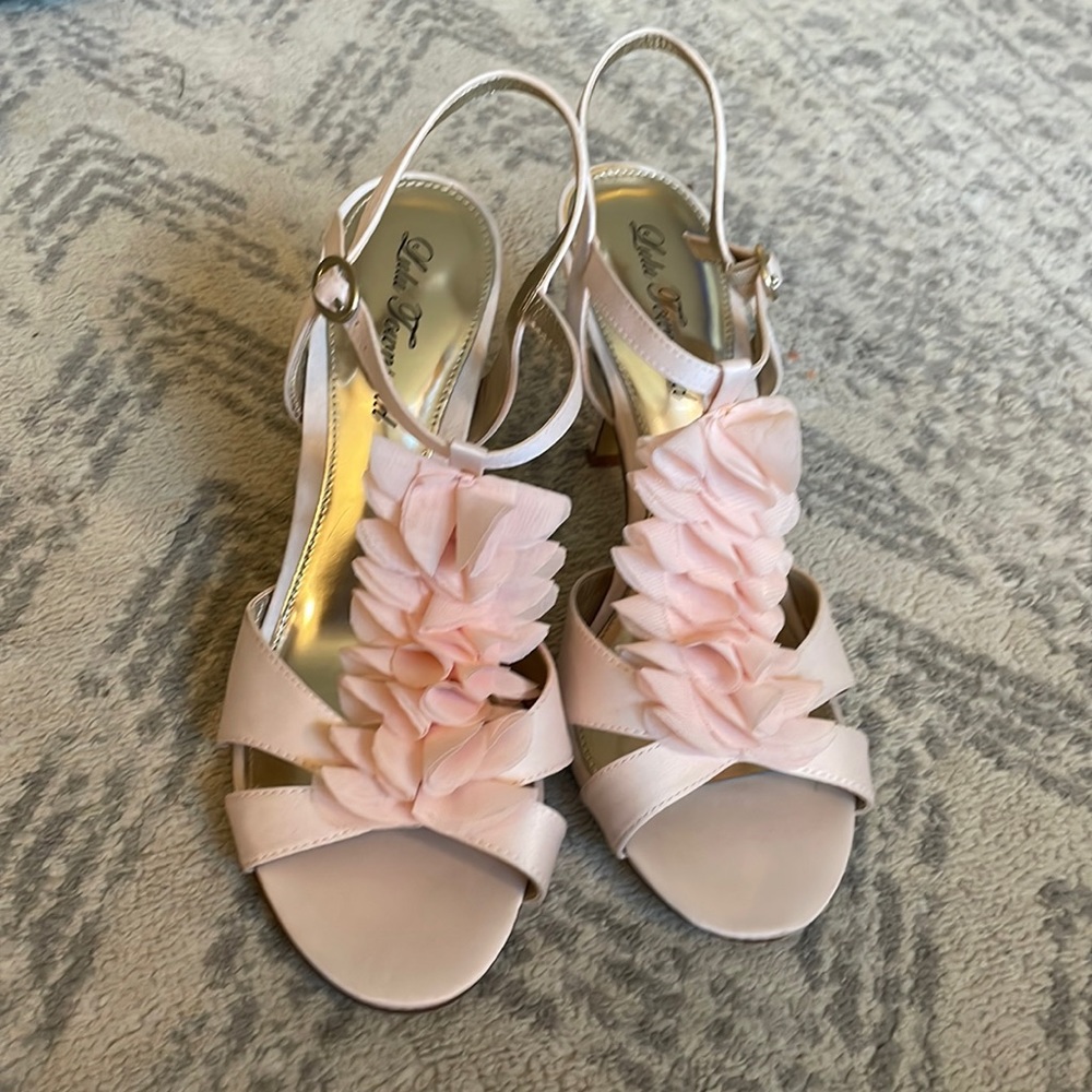 Women’s size 8 Lulu Townsend chiffon sandal